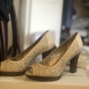 Brand new open toe platform pump.